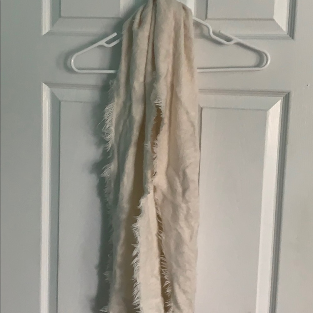 Kenneth Cole circle scarf